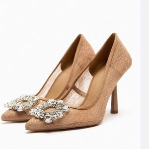 LACE HIGH HEELED SHOES